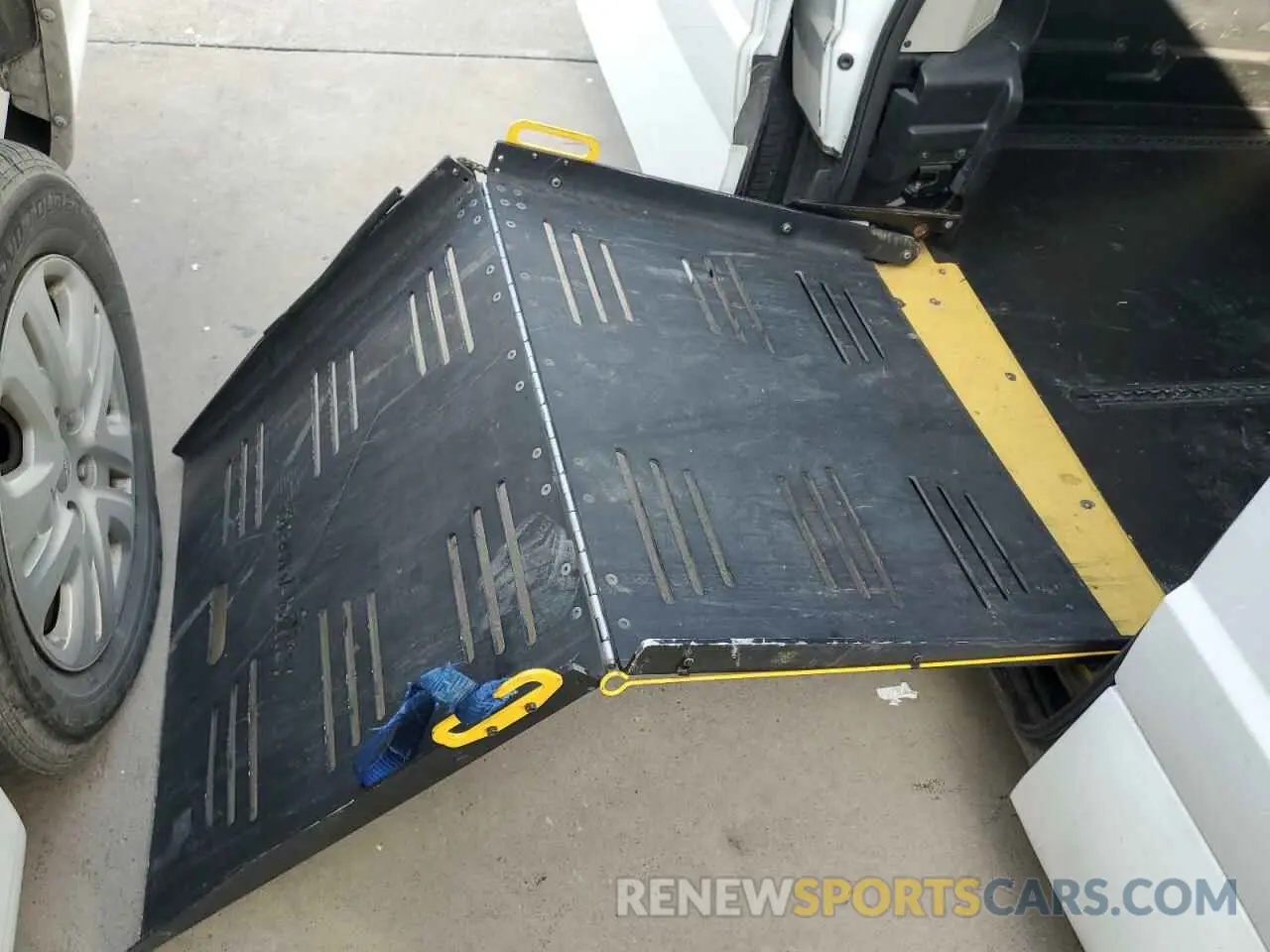 13 Photograph of a damaged car 2C7WDGBG1KR728472 DODGE CARAVAN 2019