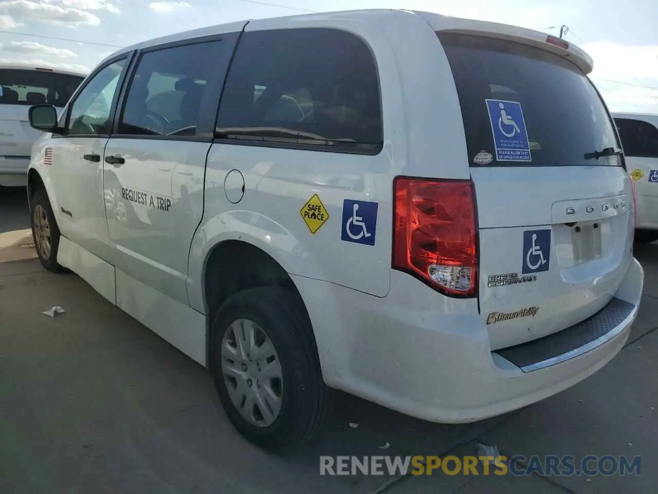 2 Photograph of a damaged car 2C7WDGBG1KR728472 DODGE CARAVAN 2019