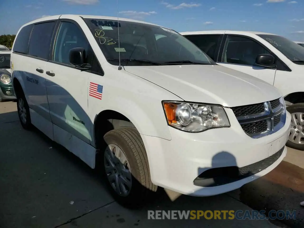 4 Photograph of a damaged car 2C7WDGBG1KR728472 DODGE CARAVAN 2019