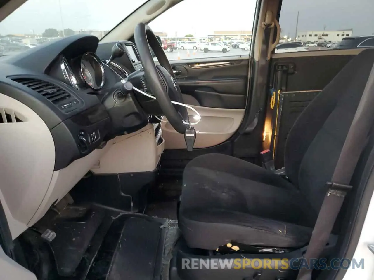 7 Photograph of a damaged car 2C7WDGBG1KR728472 DODGE CARAVAN 2019