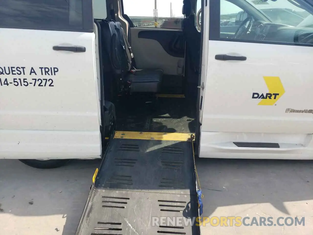 11 Photograph of a damaged car 2C7WDGBG4KR698870 DODGE CARAVAN 2019