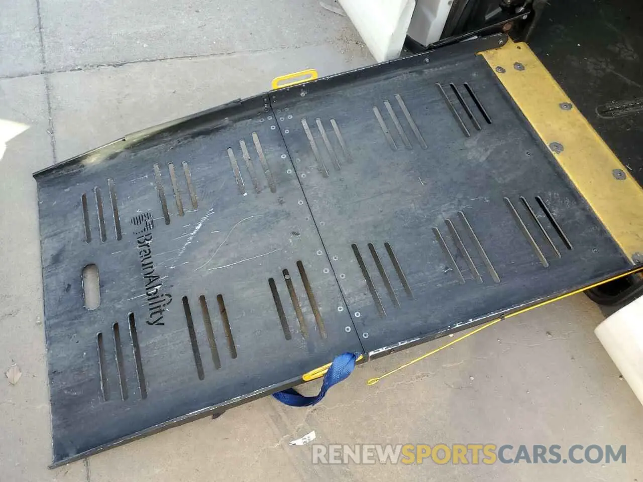 13 Photograph of a damaged car 2C7WDGBG4KR698870 DODGE CARAVAN 2019