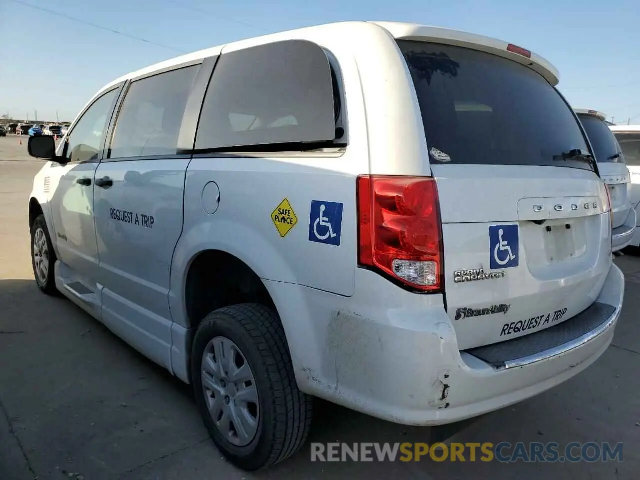2 Photograph of a damaged car 2C7WDGBG4KR698870 DODGE CARAVAN 2019