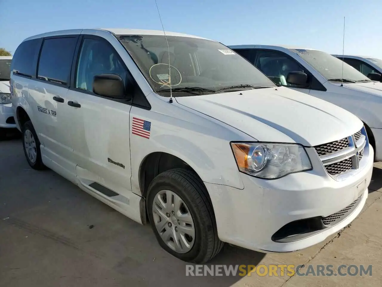 4 Photograph of a damaged car 2C7WDGBG4KR698870 DODGE CARAVAN 2019