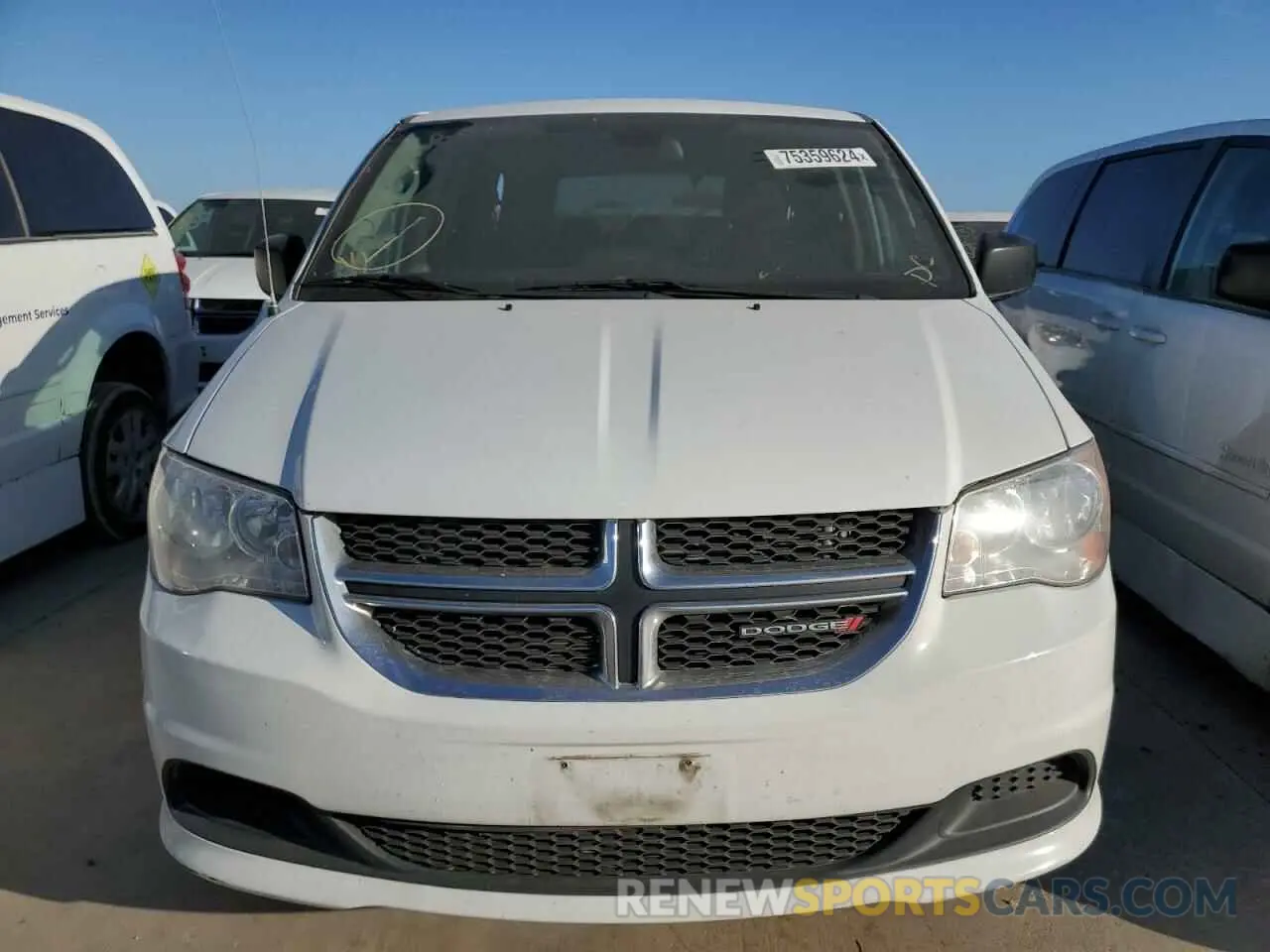 5 Photograph of a damaged car 2C7WDGBG4KR698870 DODGE CARAVAN 2019
