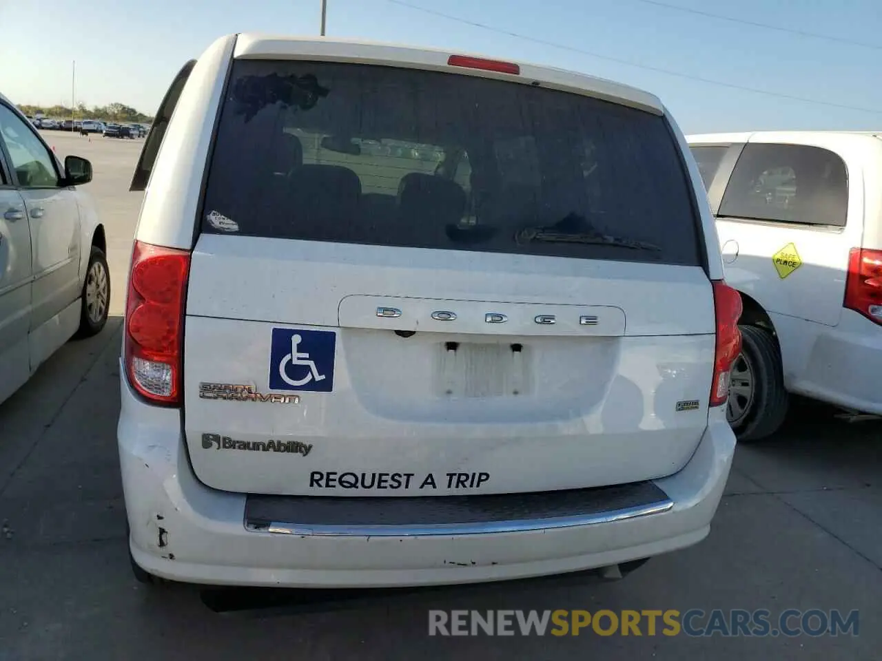 6 Photograph of a damaged car 2C7WDGBG4KR698870 DODGE CARAVAN 2019