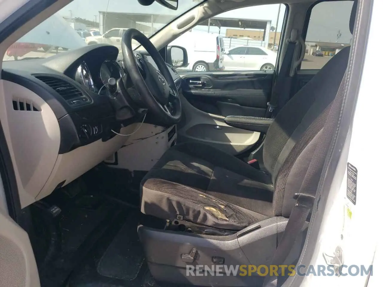 7 Photograph of a damaged car 2C7WDGBG4KR698870 DODGE CARAVAN 2019