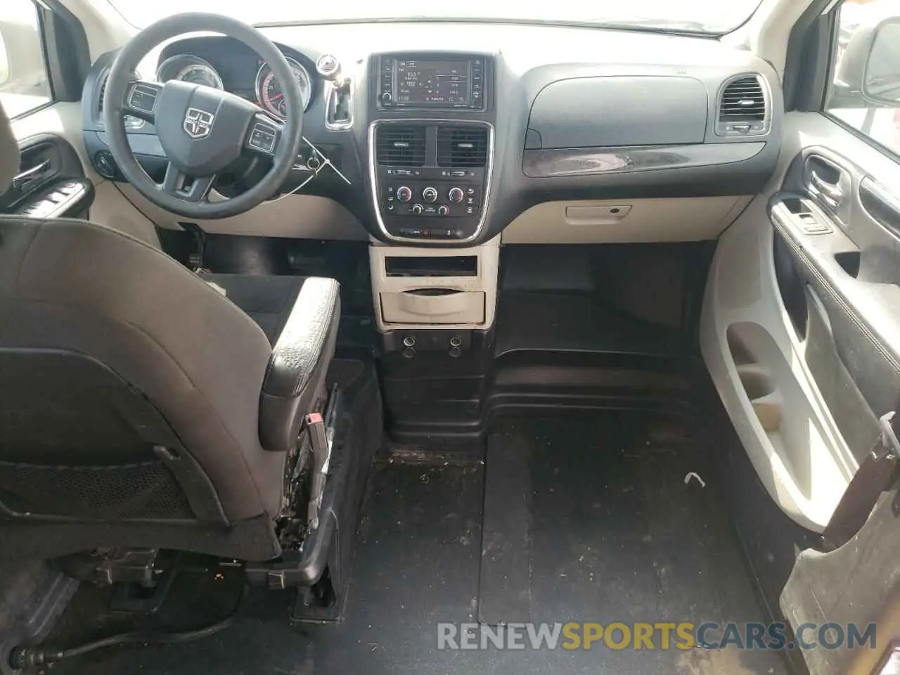 8 Photograph of a damaged car 2C7WDGBG4KR698870 DODGE CARAVAN 2019