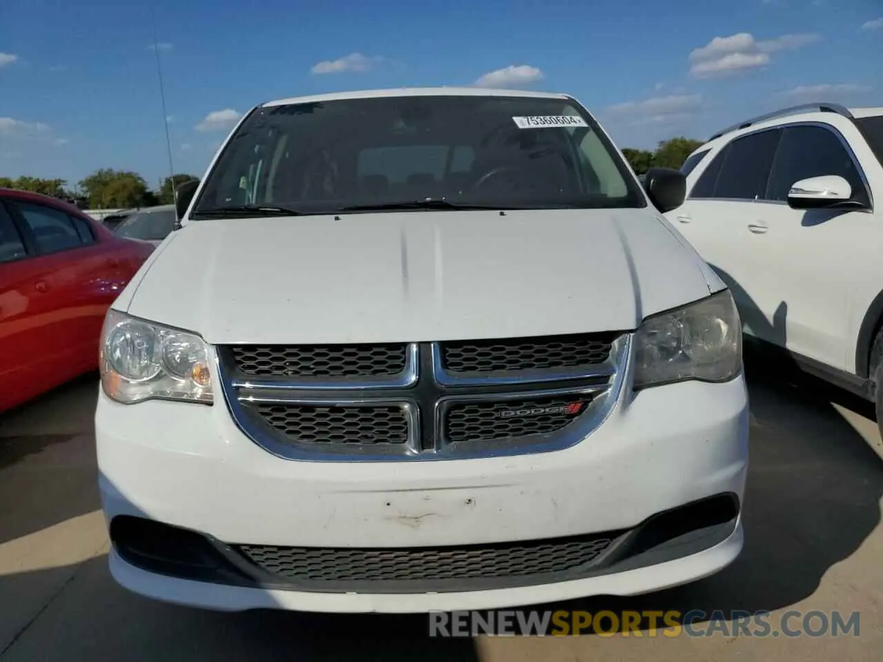 5 Photograph of a damaged car 2C7WDGBG5KR728443 DODGE CARAVAN 2019