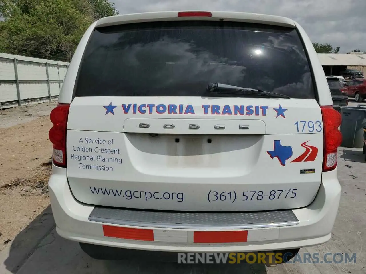6 Photograph of a damaged car 2C7WDGBG6KR683769 DODGE CARAVAN 2019