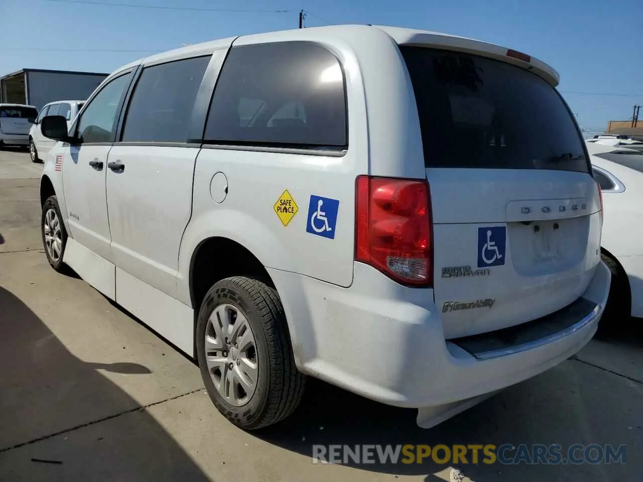 2 Photograph of a damaged car 2C7WDGBG9KR728462 DODGE CARAVAN 2019