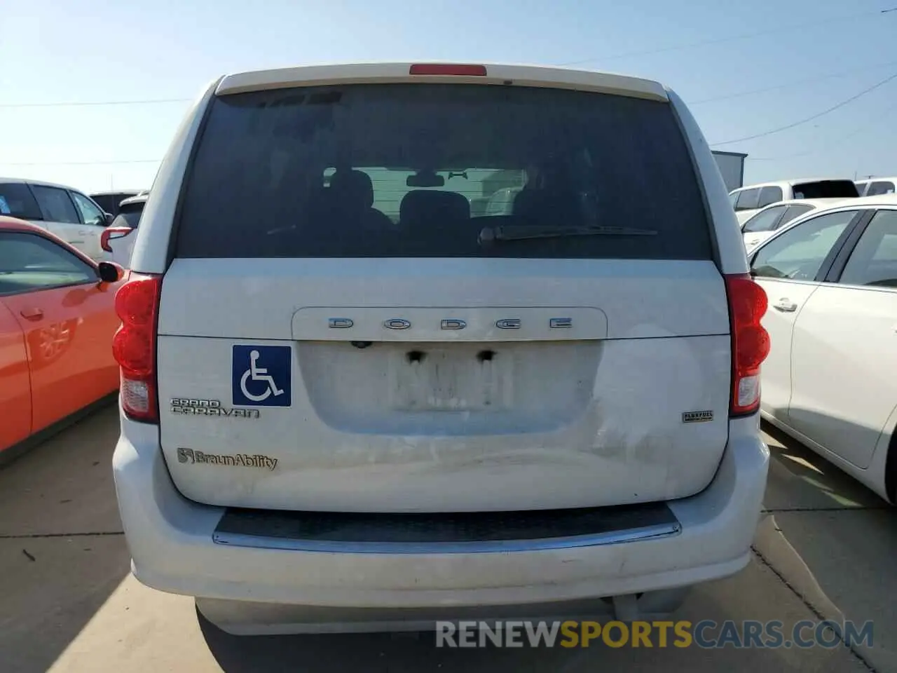 6 Photograph of a damaged car 2C7WDGBG9KR728462 DODGE CARAVAN 2019