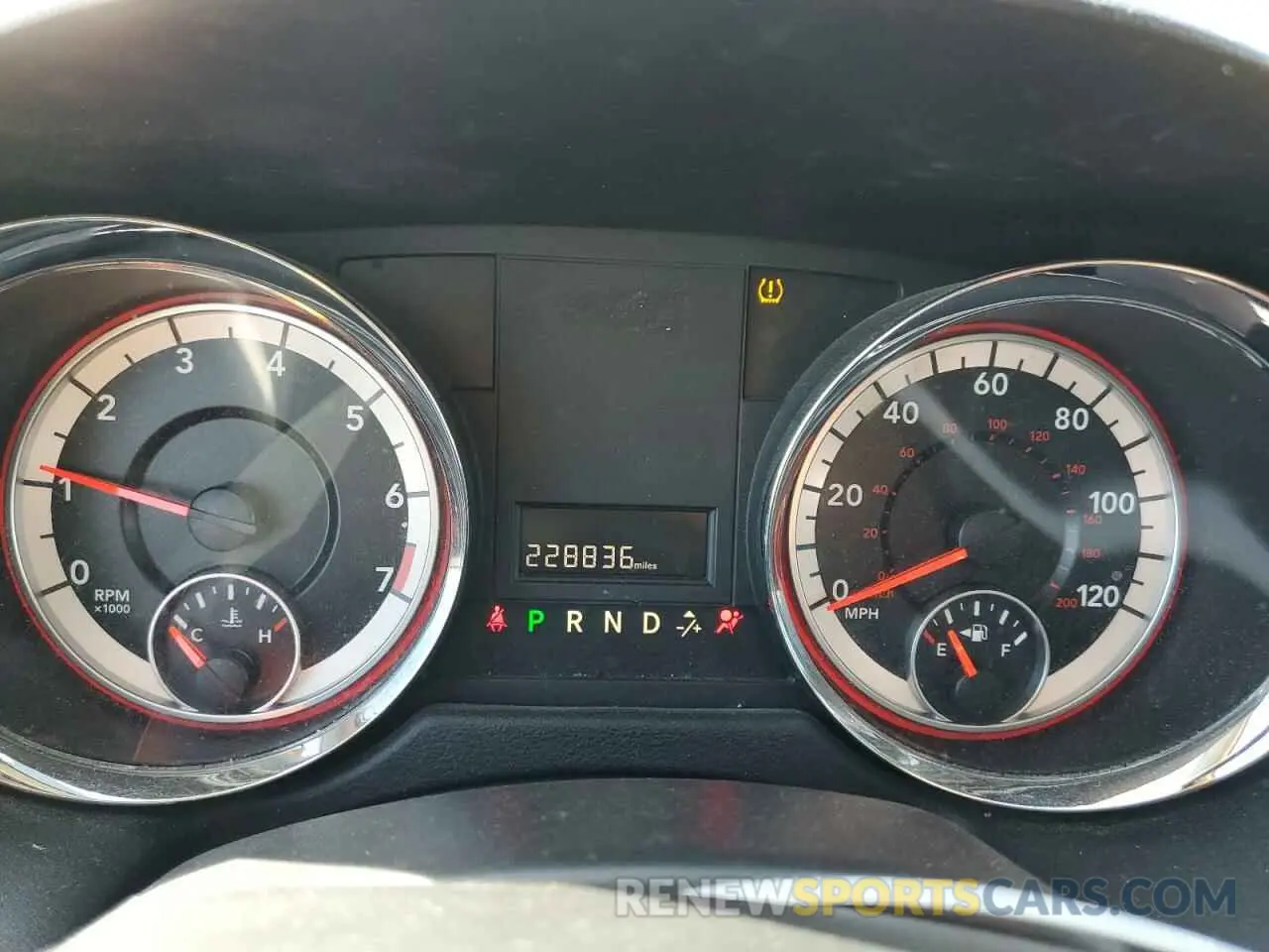 9 Photograph of a damaged car 2C7WDGBG9KR728462 DODGE CARAVAN 2019