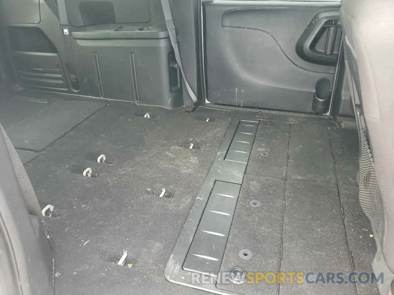 11 Photograph of a damaged car 2C4RDGBG1LR236679 DODGE CARAVAN 2020