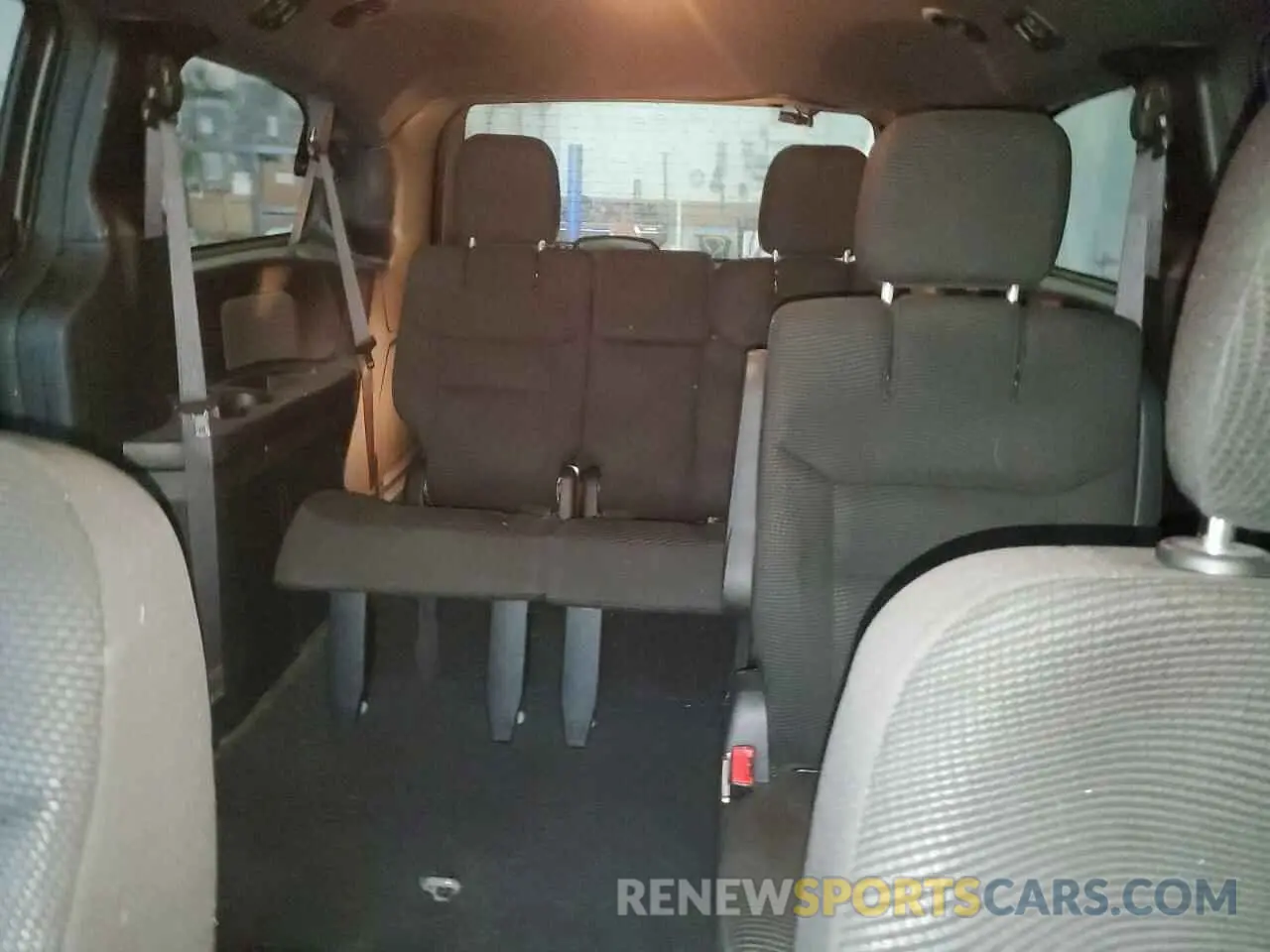 10 Photograph of a damaged car 2C4RDGBG1LR239114 DODGE CARAVAN 2020