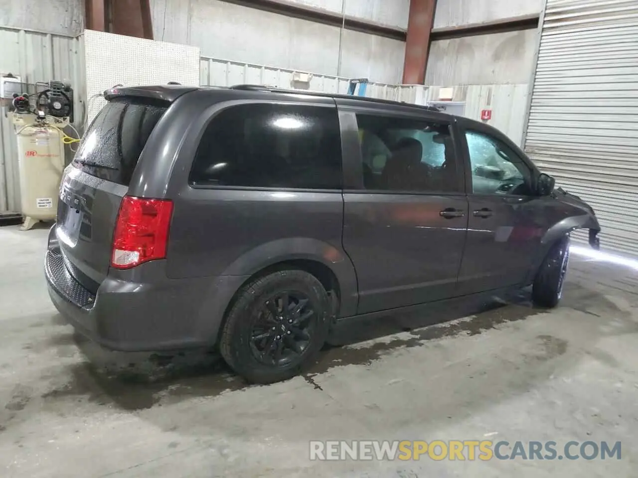 3 Photograph of a damaged car 2C4RDGBG1LR239114 DODGE CARAVAN 2020
