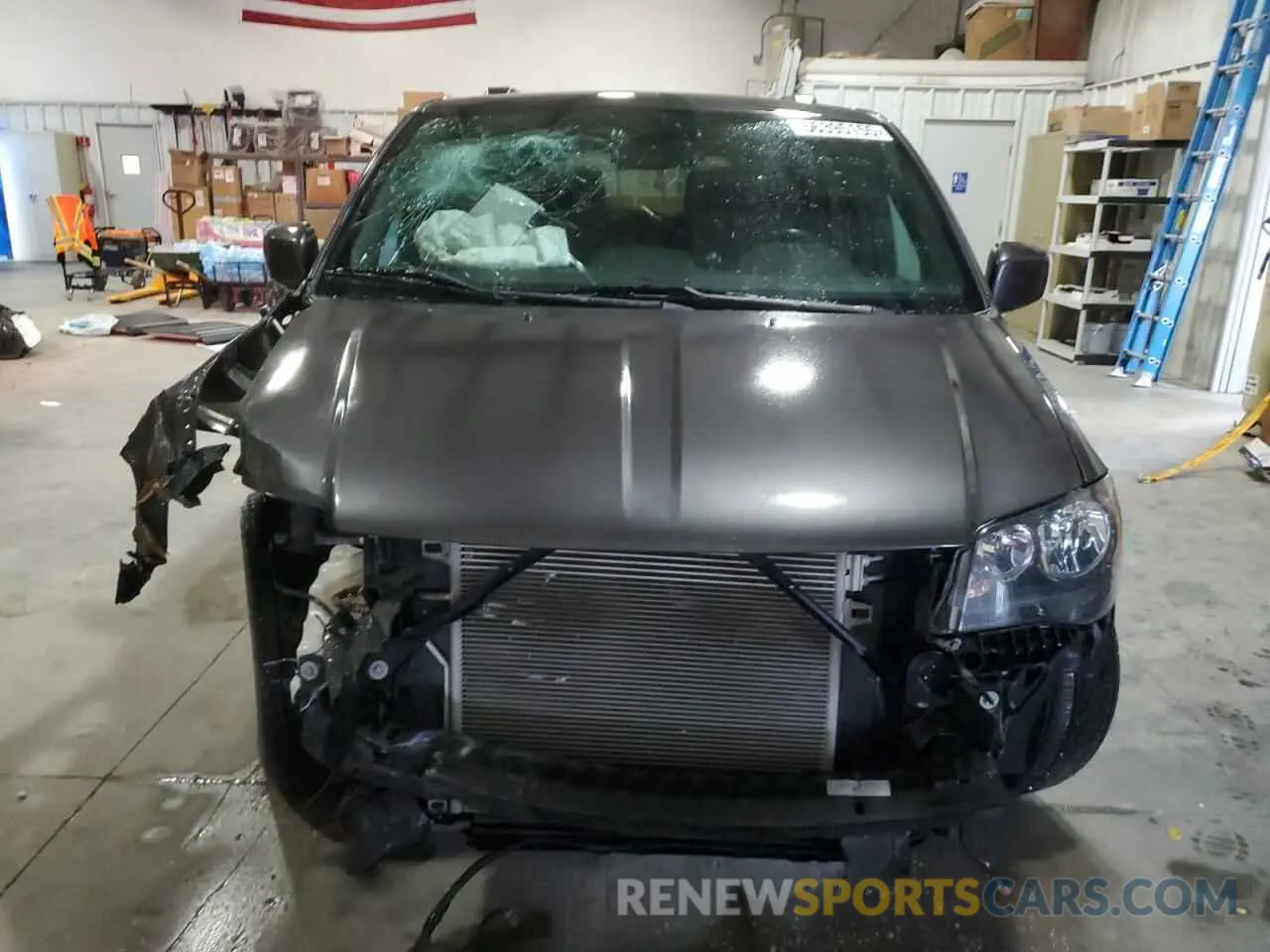 5 Photograph of a damaged car 2C4RDGBG1LR239114 DODGE CARAVAN 2020