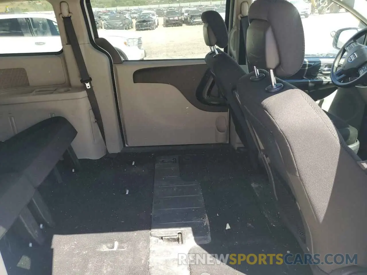 11 Photograph of a damaged car 2C4RDGBG2LR235590 DODGE CARAVAN 2020