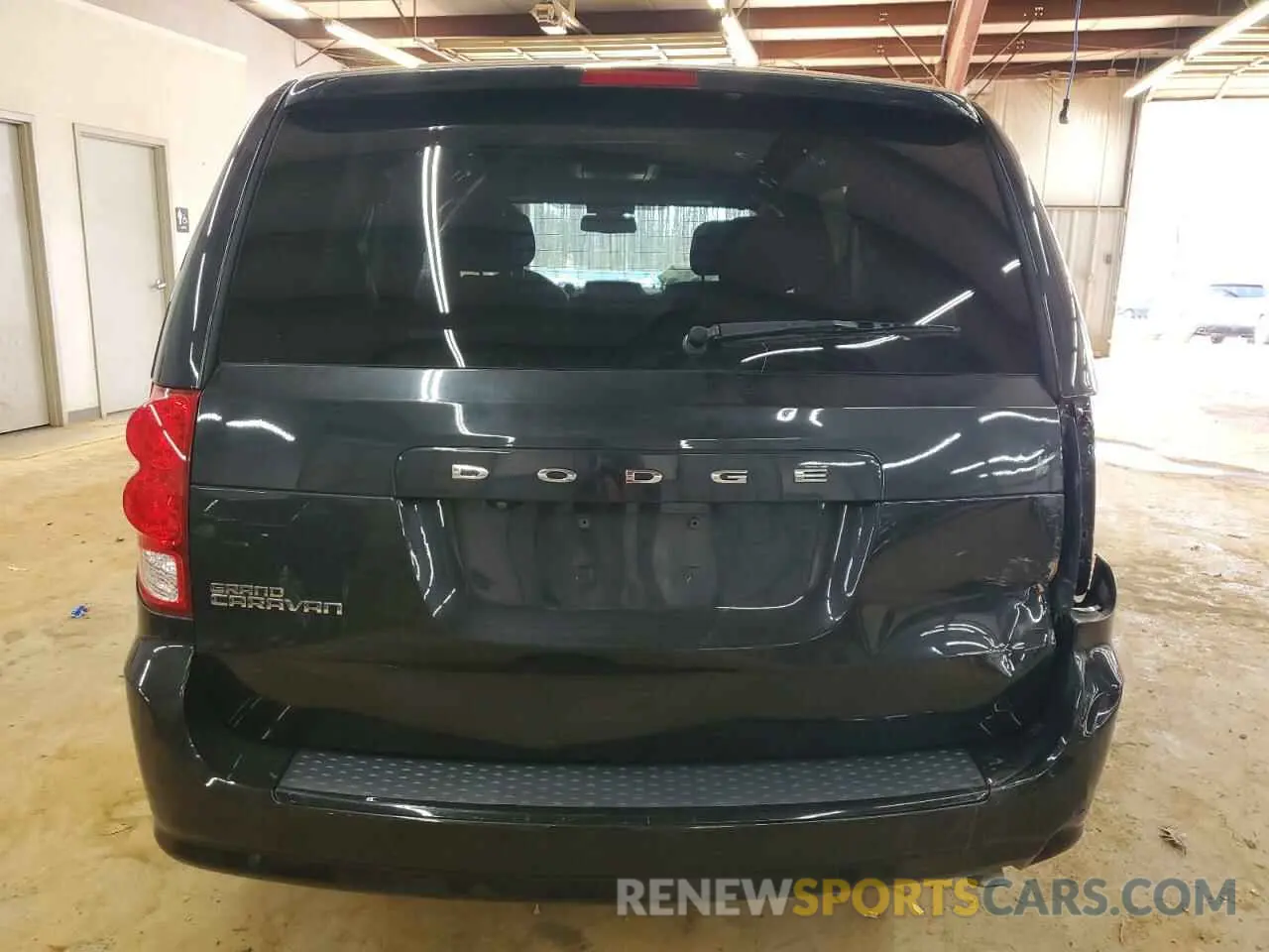 6 Photograph of a damaged car 2C4RDGBG3LR246632 DODGE CARAVAN 2020