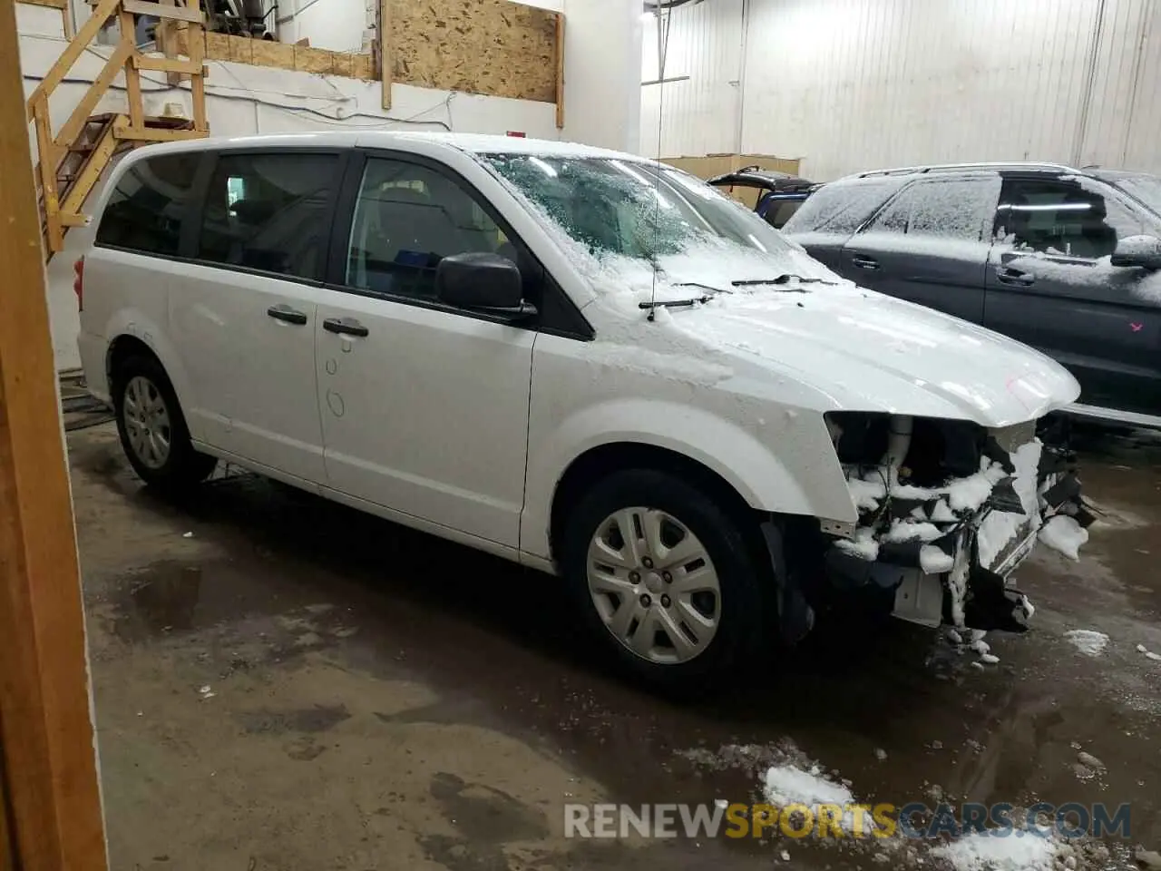 4 Photograph of a damaged car 2C4RDGBG4LR195139 DODGE CARAVAN 2020