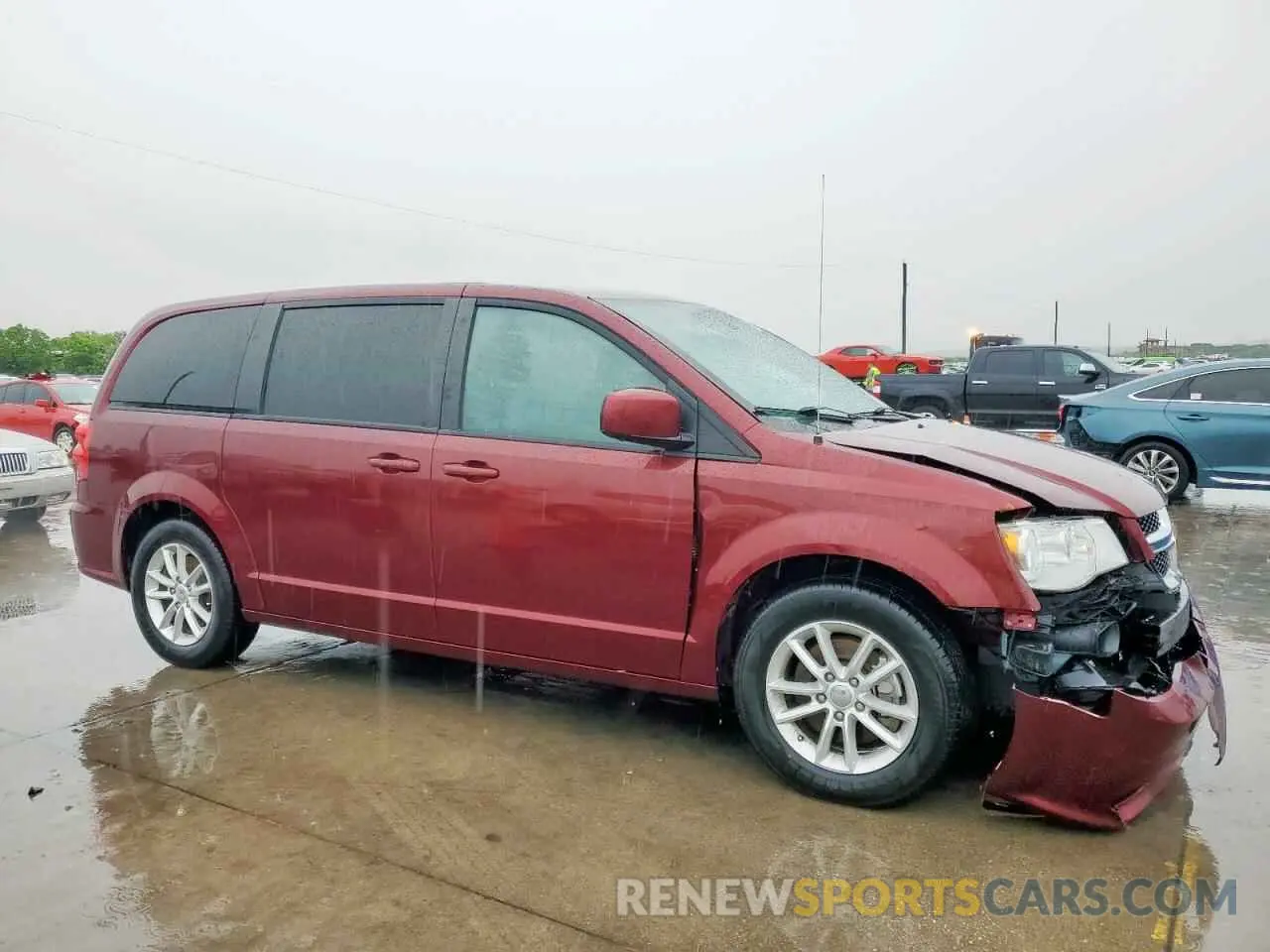 4 Photograph of a damaged car 2C4RDGBG4LR228379 DODGE CARAVAN 2020