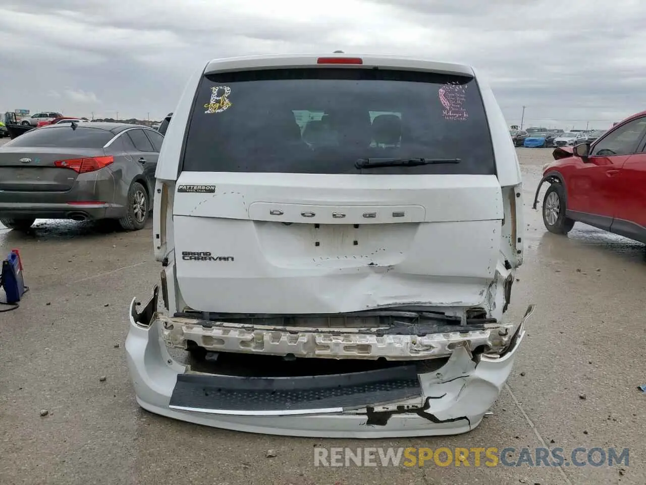 6 Photograph of a damaged car 2C4RDGBG6LR237326 DODGE CARAVAN 2020