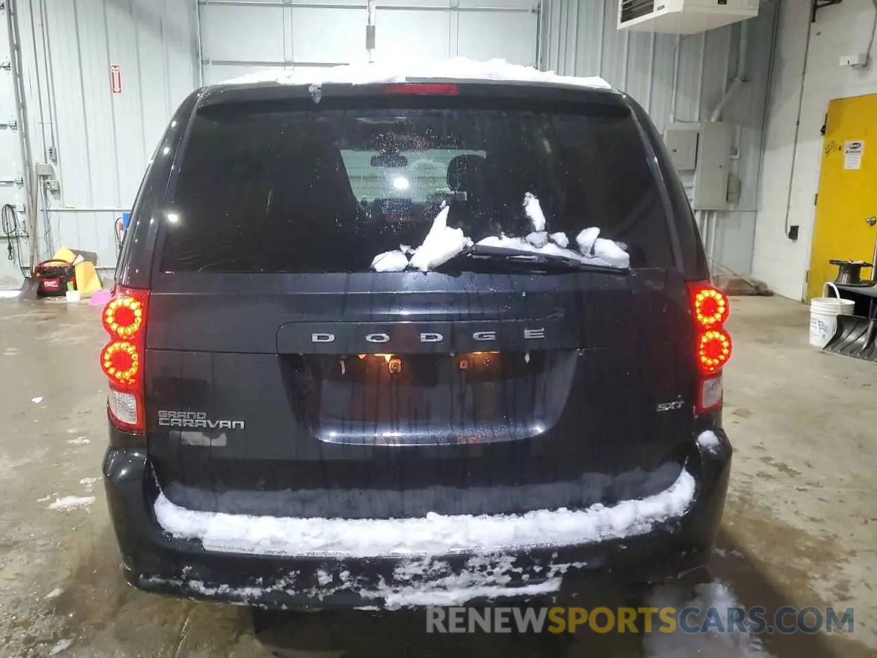 6 Photograph of a damaged car 2C4RDGCG0LR174447 DODGE CARAVAN 2020