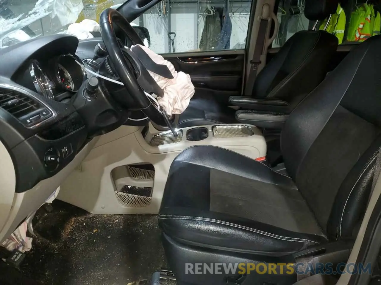 7 Photograph of a damaged car 2C4RDGCG0LR174447 DODGE CARAVAN 2020