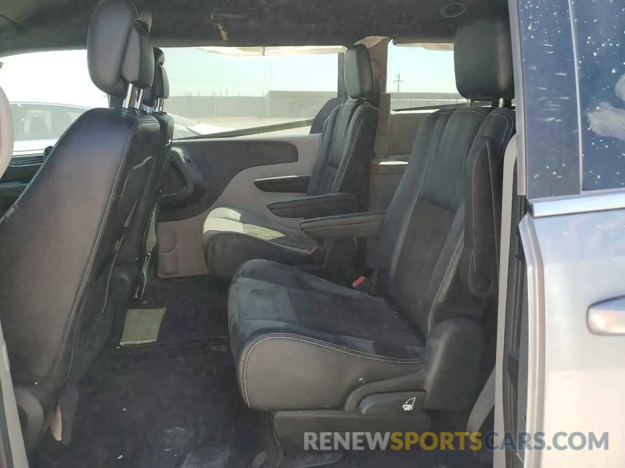 11 Photograph of a damaged car 2C4RDGCG3LR153561 DODGE CARAVAN 2020