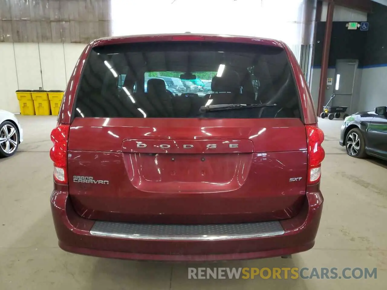 6 Photograph of a damaged car 2C4RDGCG3LR206226 DODGE CARAVAN 2020