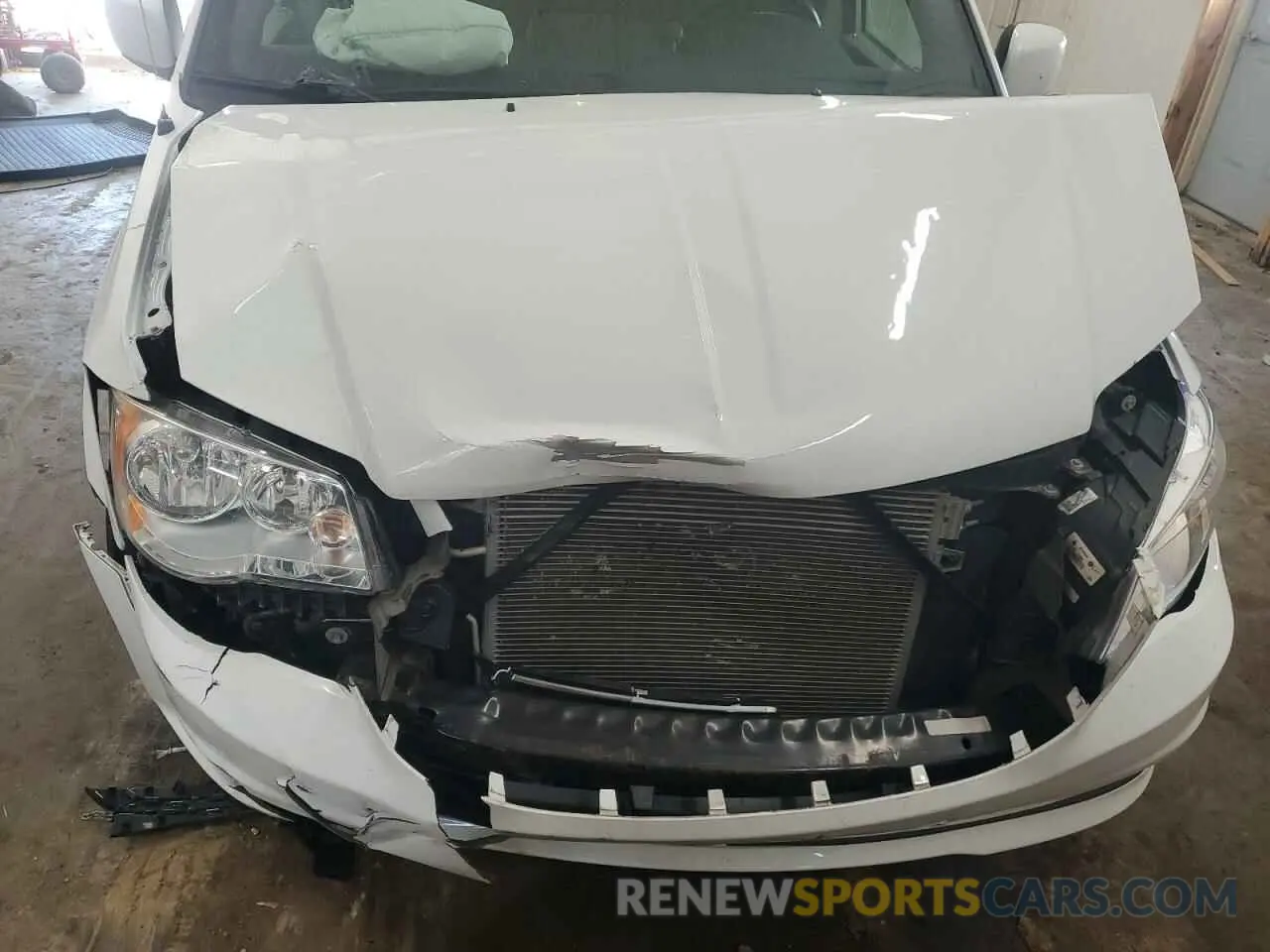12 Photograph of a damaged car 2C4RDGCG4LR154086 DODGE CARAVAN 2020