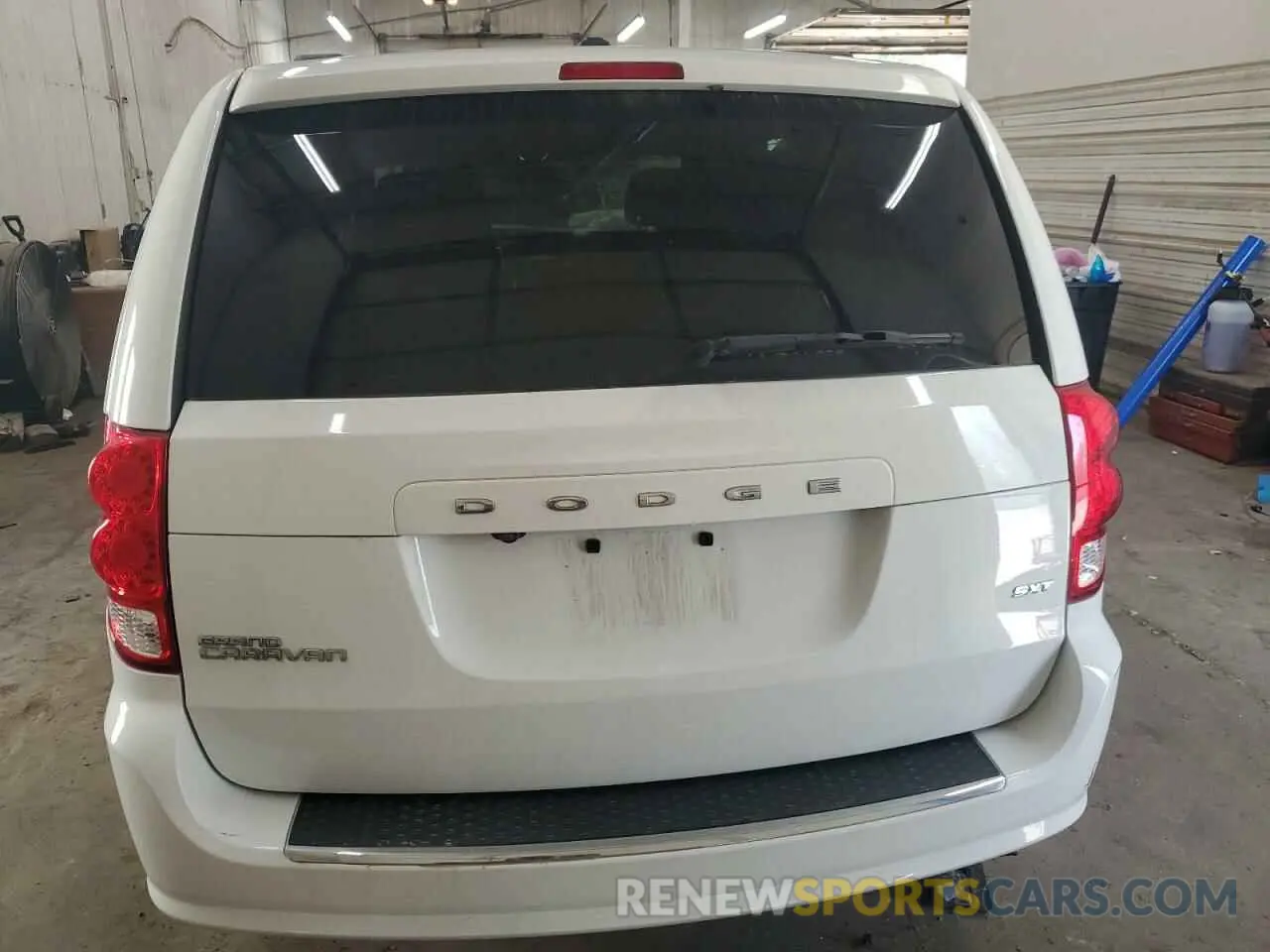 6 Photograph of a damaged car 2C4RDGCG4LR154086 DODGE CARAVAN 2020