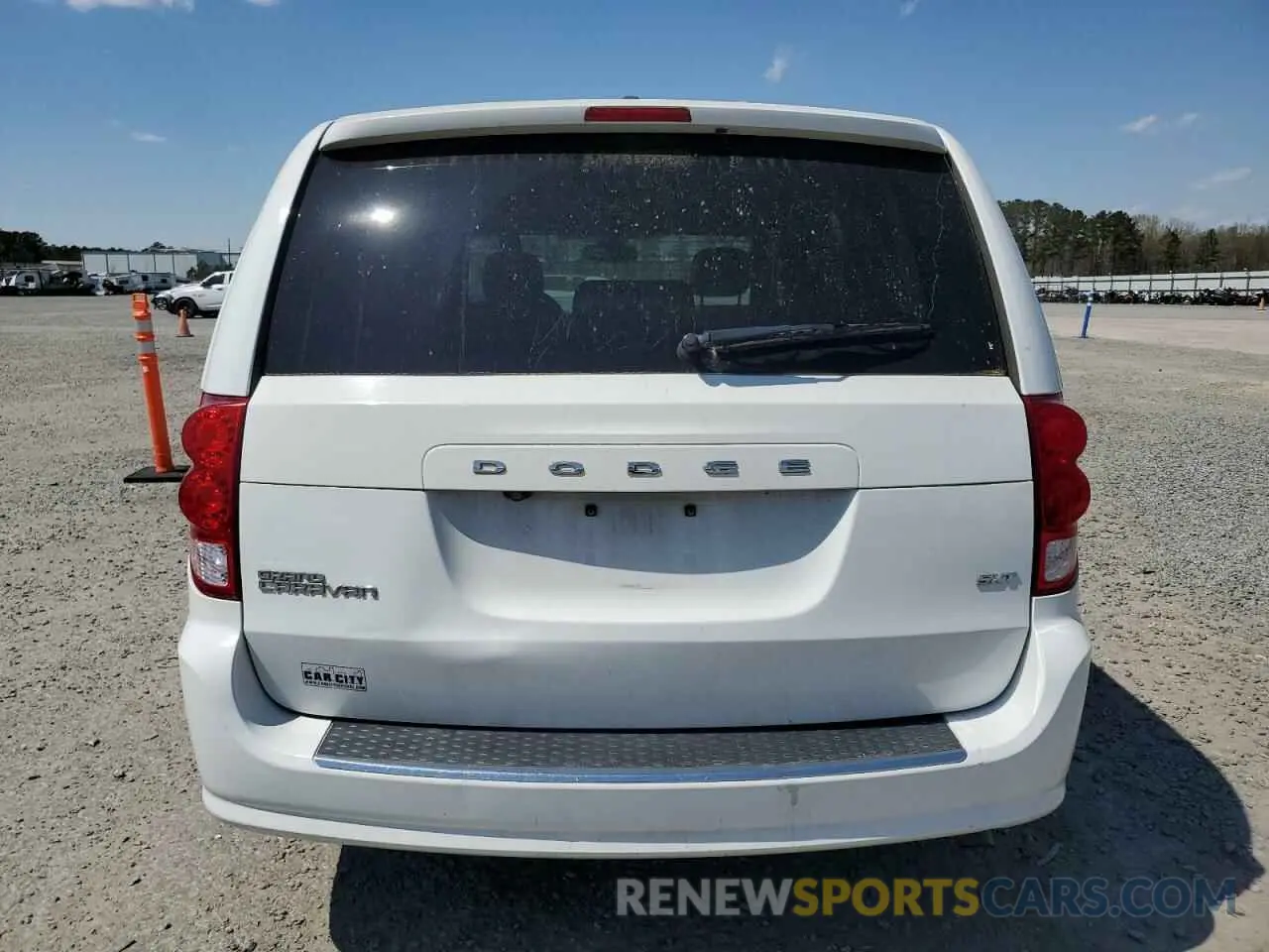 6 Photograph of a damaged car 2C4RDGCG5LR196704 DODGE CARAVAN 2020