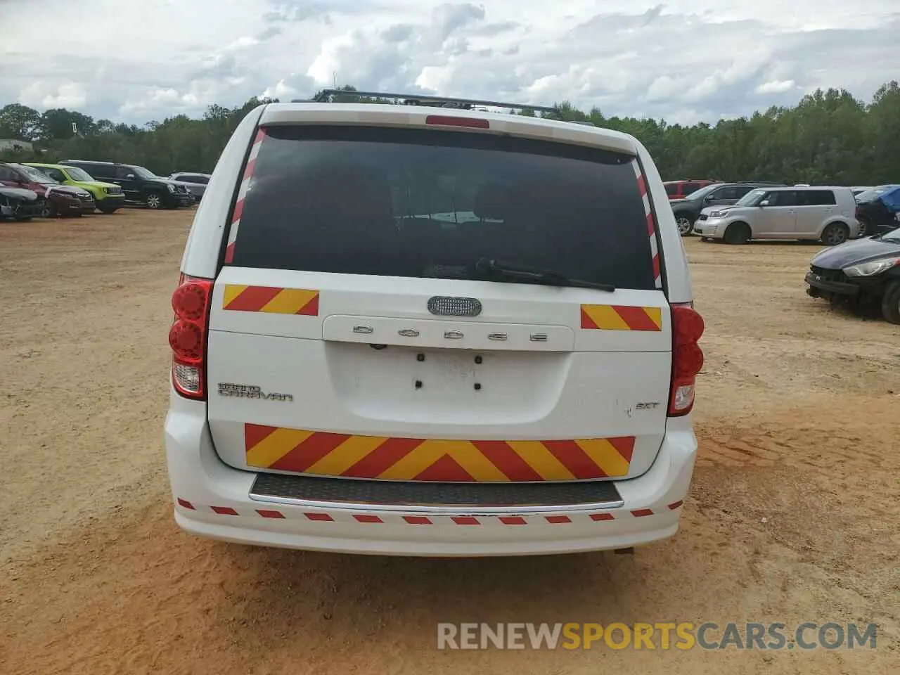 6 Photograph of a damaged car 2C4RDGCG8LR215150 DODGE CARAVAN 2020