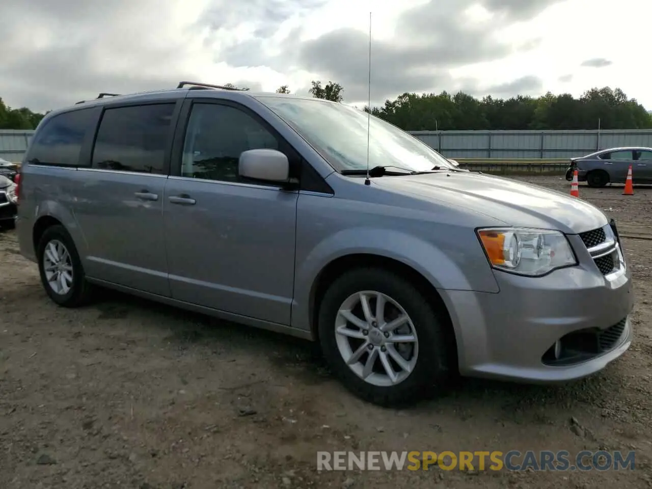 4 Photograph of a damaged car 2C4RDGCGXLR174892 DODGE CARAVAN 2020