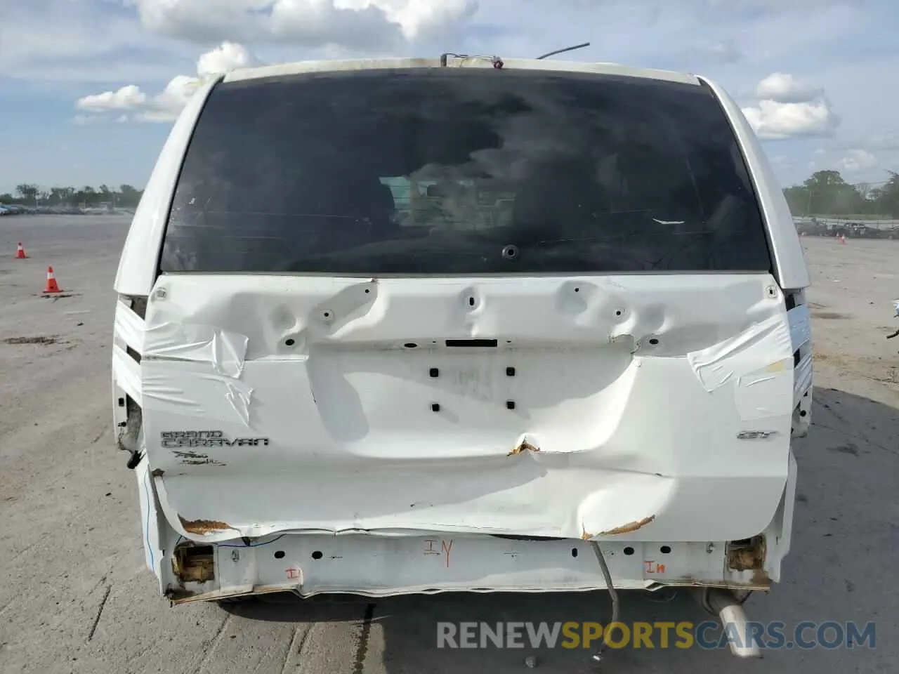 6 Photograph of a damaged car 2C4RDGEG4LR198957 DODGE CARAVAN 2020
