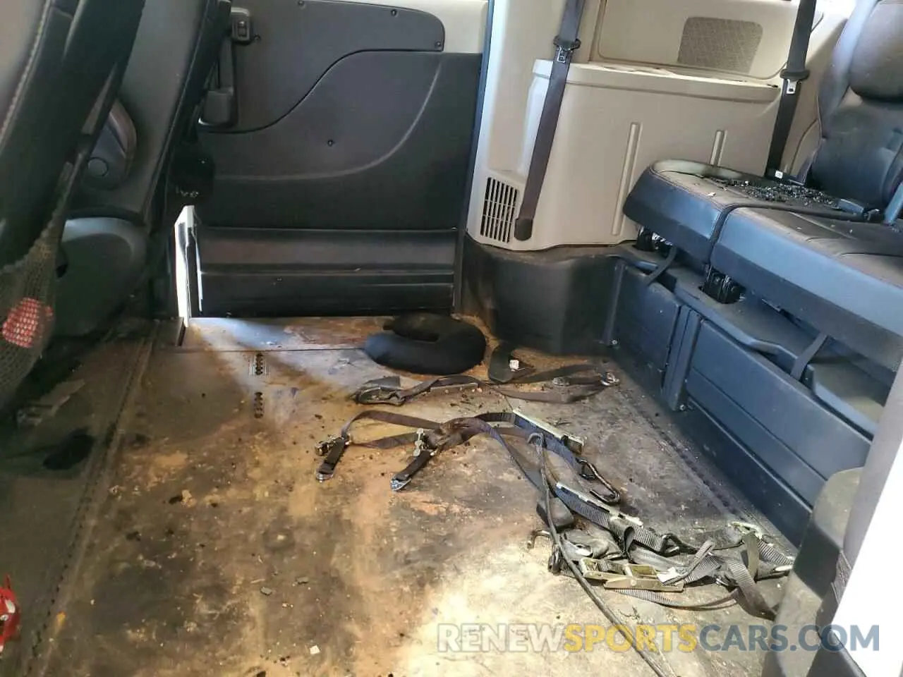 11 Photograph of a damaged car 2C4RDGEG5LR188857 DODGE CARAVAN 2020