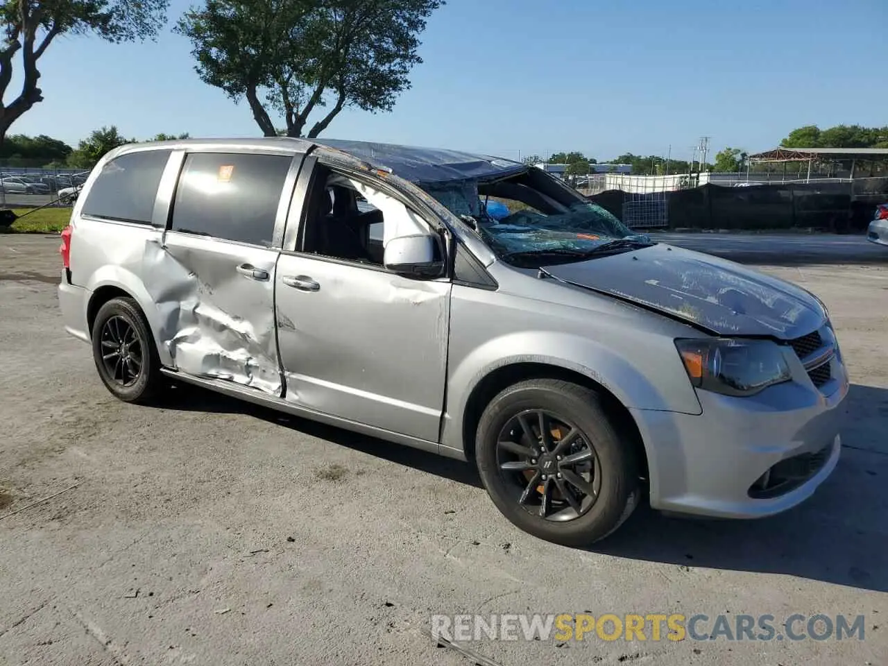 4 Photograph of a damaged car 2C4RDGEG7LR179058 DODGE CARAVAN 2020