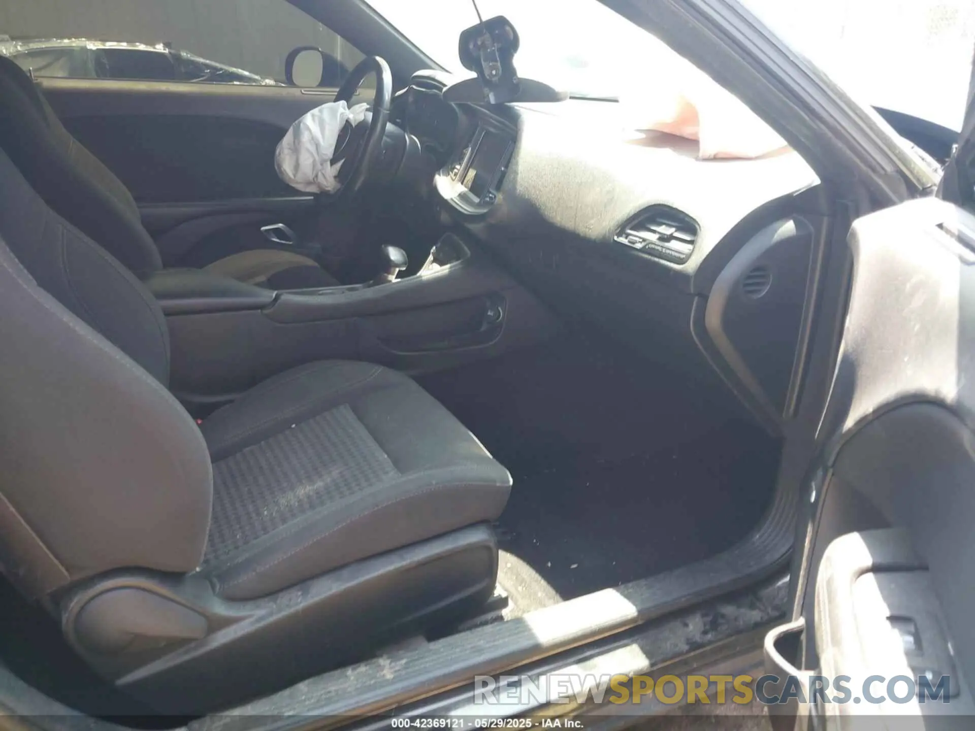 5 Photograph of a damaged car 2C3CDZAG2KH557383 DODGE CHALLENGER 2019