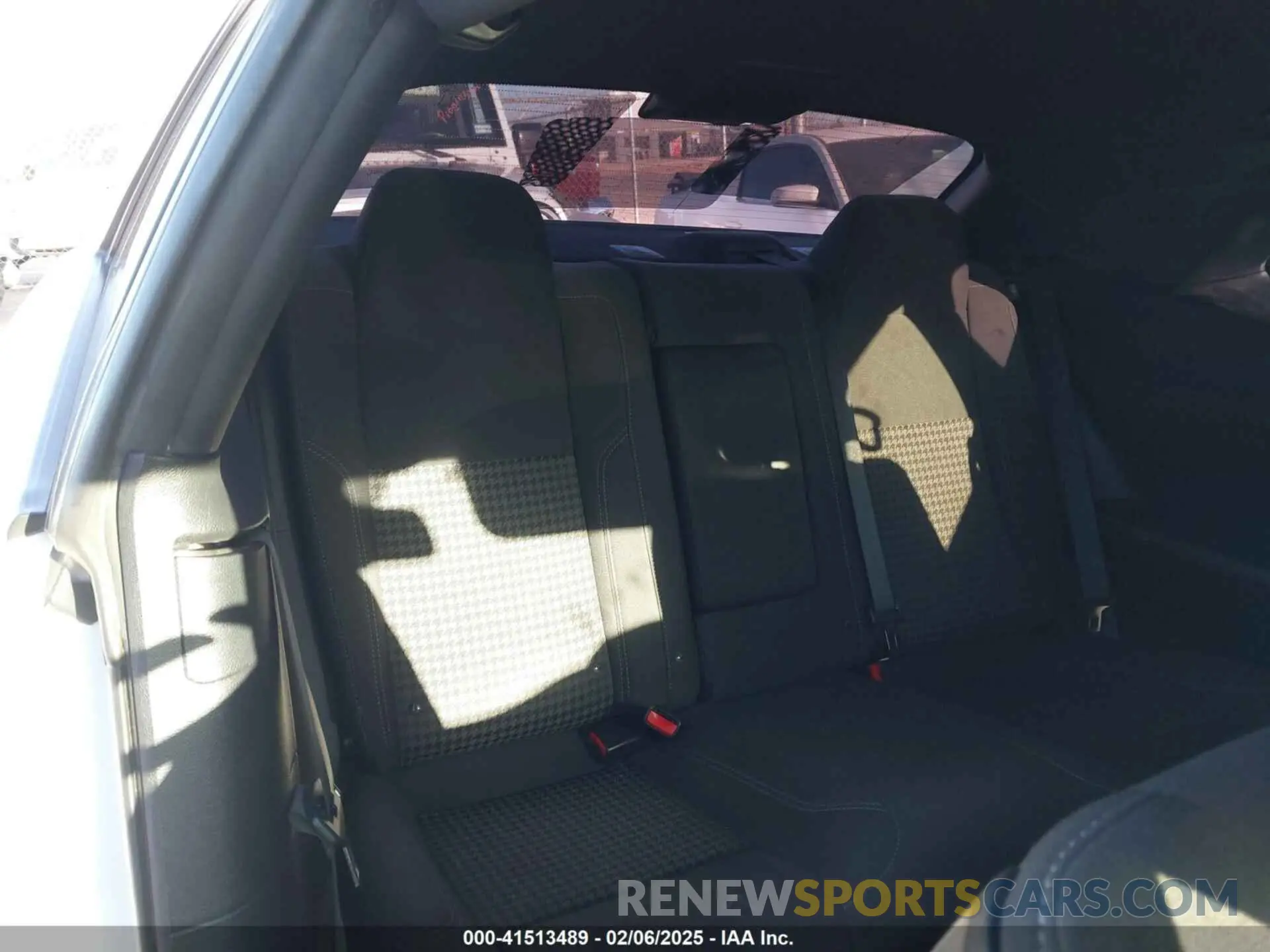8 Photograph of a damaged car 2C3CDZAG2KH561708 DODGE CHALLENGER 2019