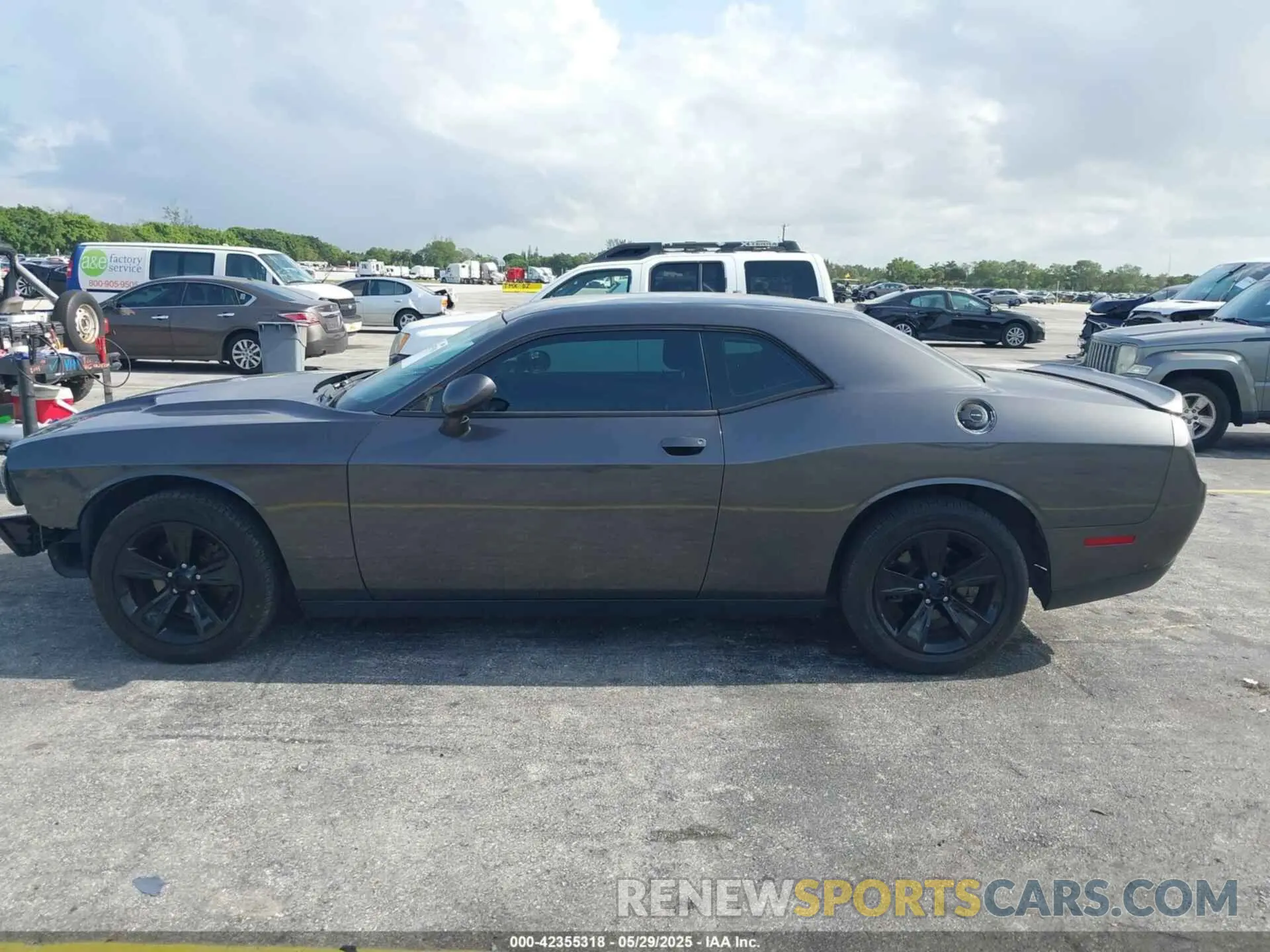 14 Photograph of a damaged car 2C3CDZAG2KH583658 DODGE CHALLENGER 2019