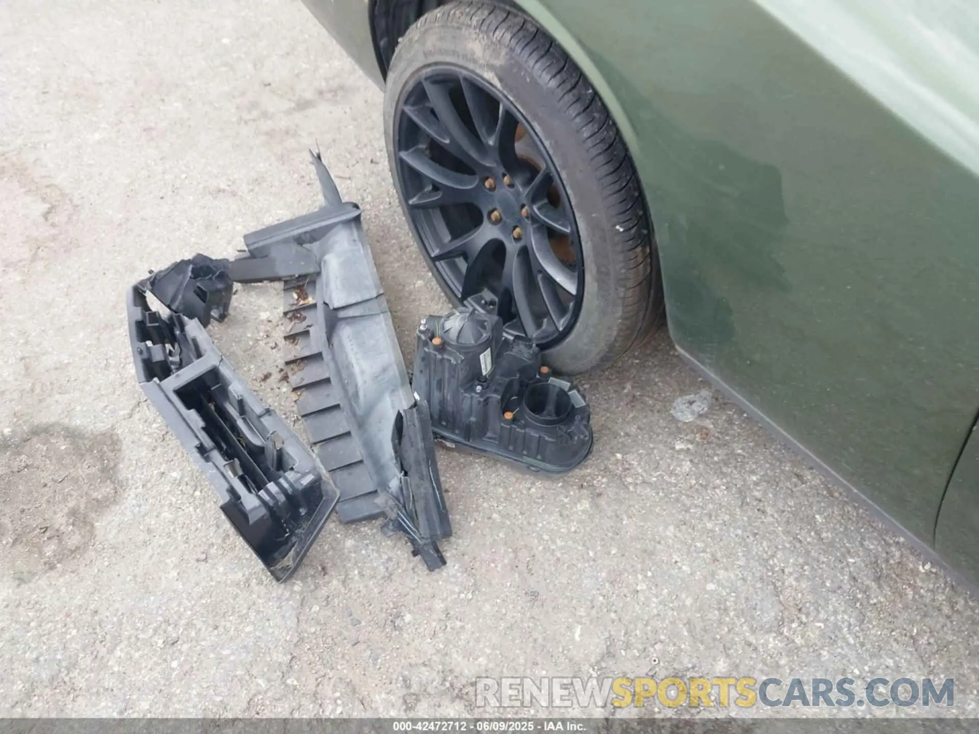 12 Photograph of a damaged car 2C3CDZAG3KH632849 DODGE CHALLENGER 2019
