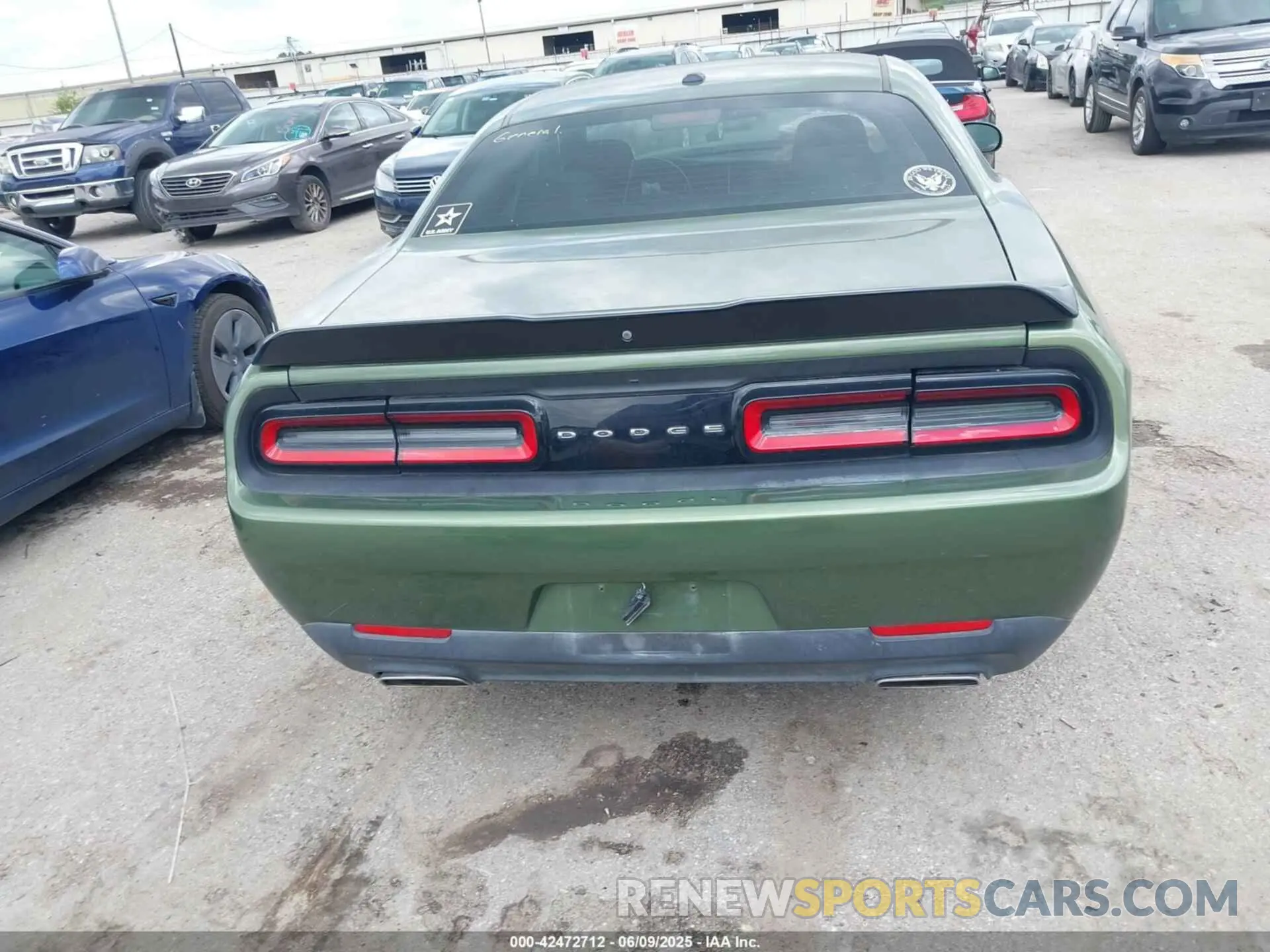 17 Photograph of a damaged car 2C3CDZAG3KH632849 DODGE CHALLENGER 2019