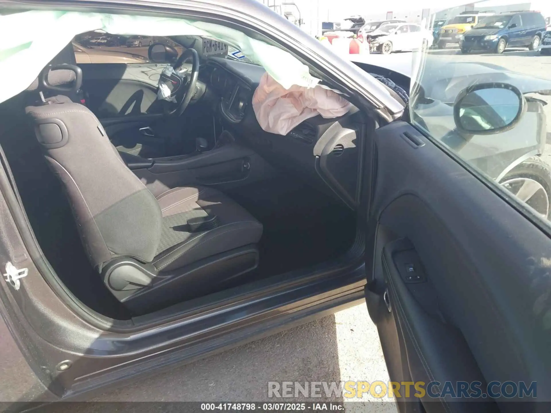 5 Photograph of a damaged car 2C3CDZAG3KH668752 DODGE CHALLENGER 2019
