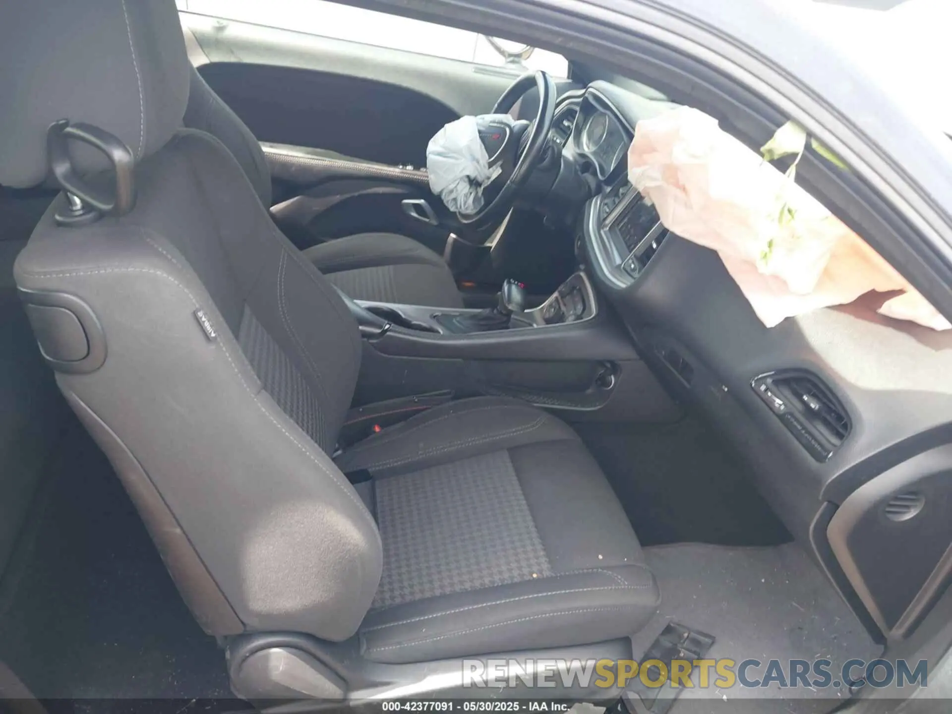 5 Photograph of a damaged car 2C3CDZAG3KH687575 DODGE CHALLENGER 2019