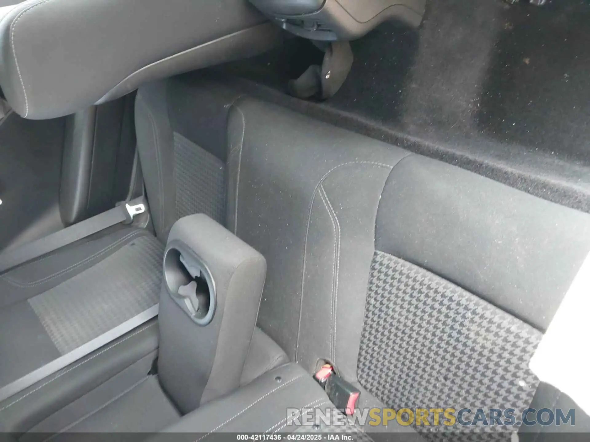8 Photograph of a damaged car 2C3CDZAG4KH549107 DODGE CHALLENGER 2019