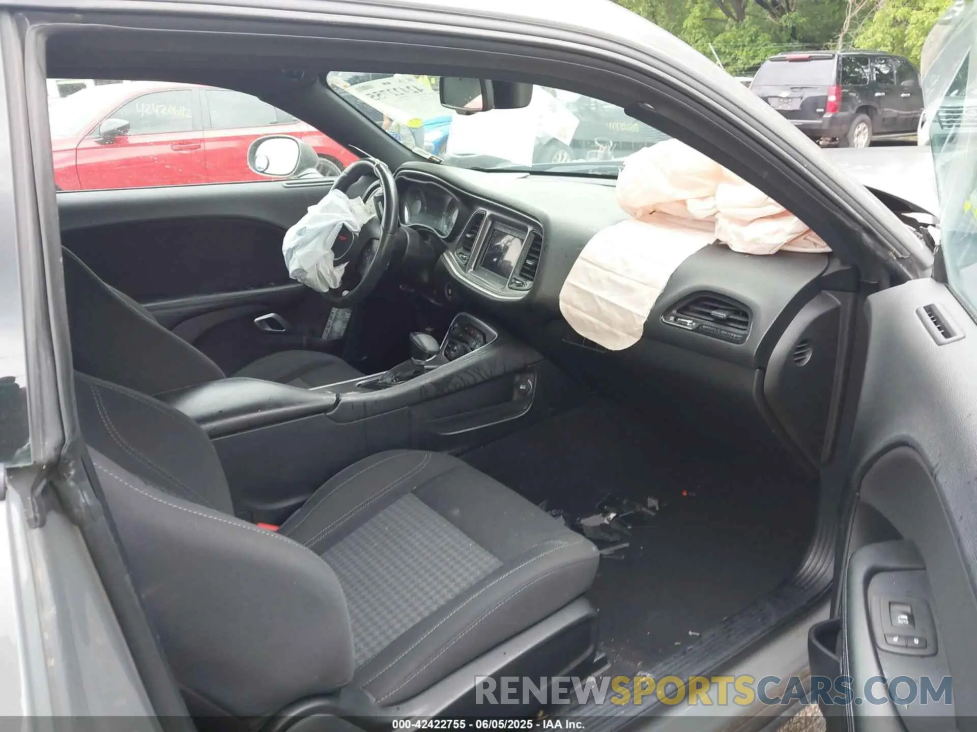 5 Photograph of a damaged car 2C3CDZAG4KH688086 DODGE CHALLENGER 2019