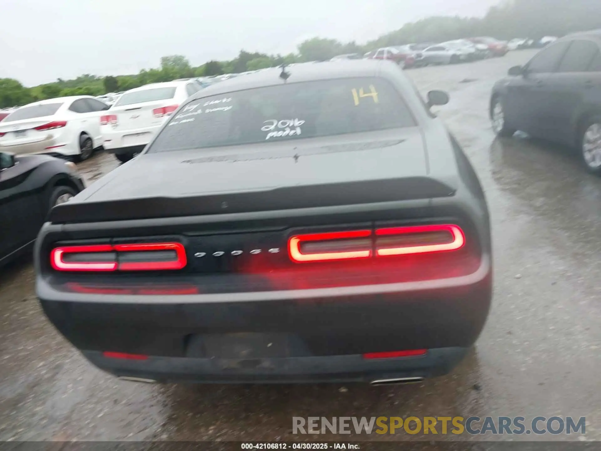 16 Photograph of a damaged car 2C3CDZAG5KH501681 DODGE CHALLENGER 2019