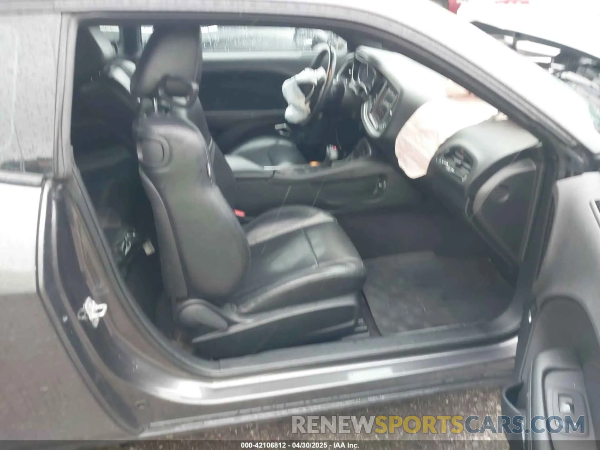 5 Photograph of a damaged car 2C3CDZAG5KH501681 DODGE CHALLENGER 2019