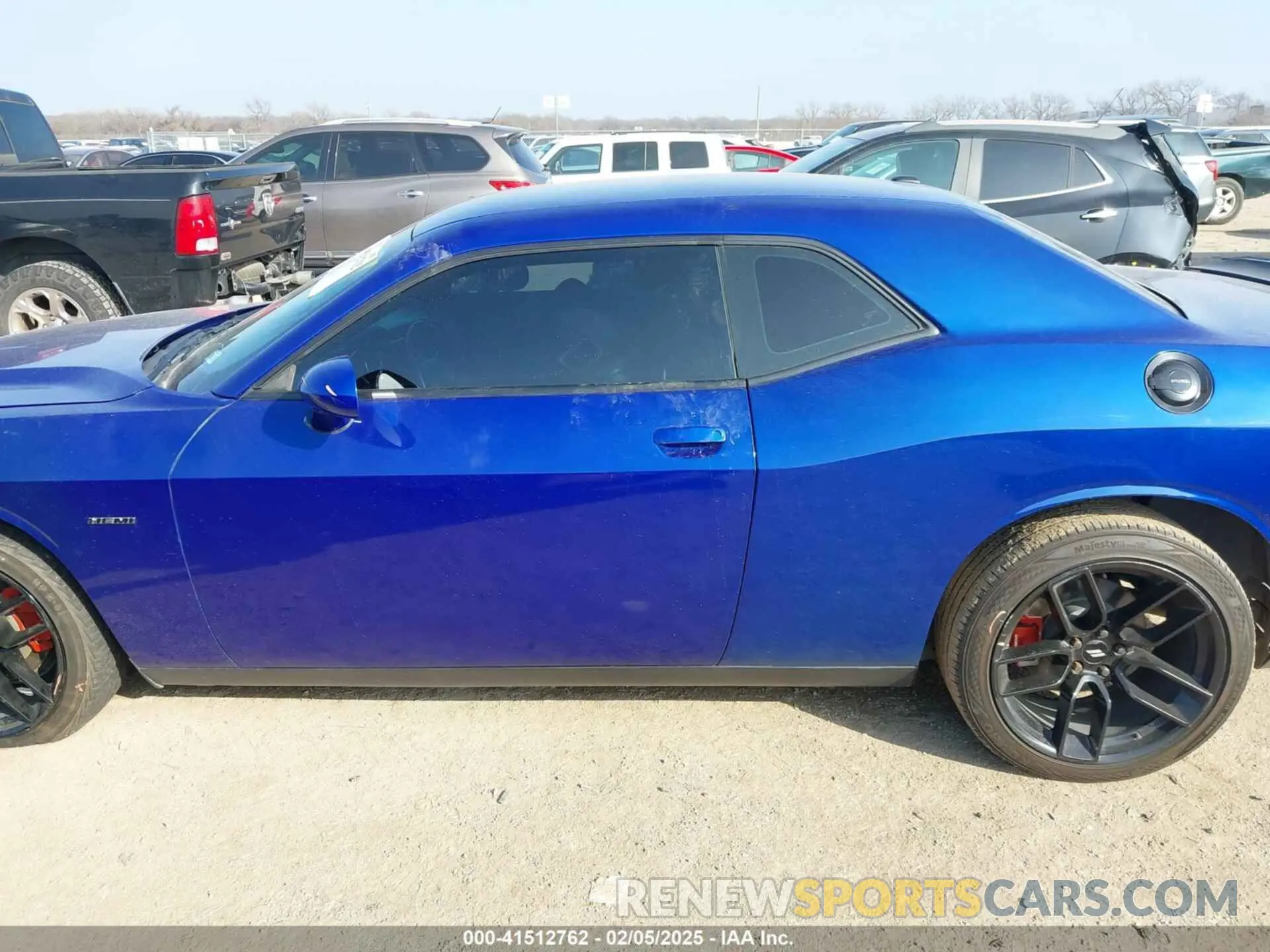 14 Photograph of a damaged car 2C3CDZAG5KH668803 DODGE CHALLENGER 2019
